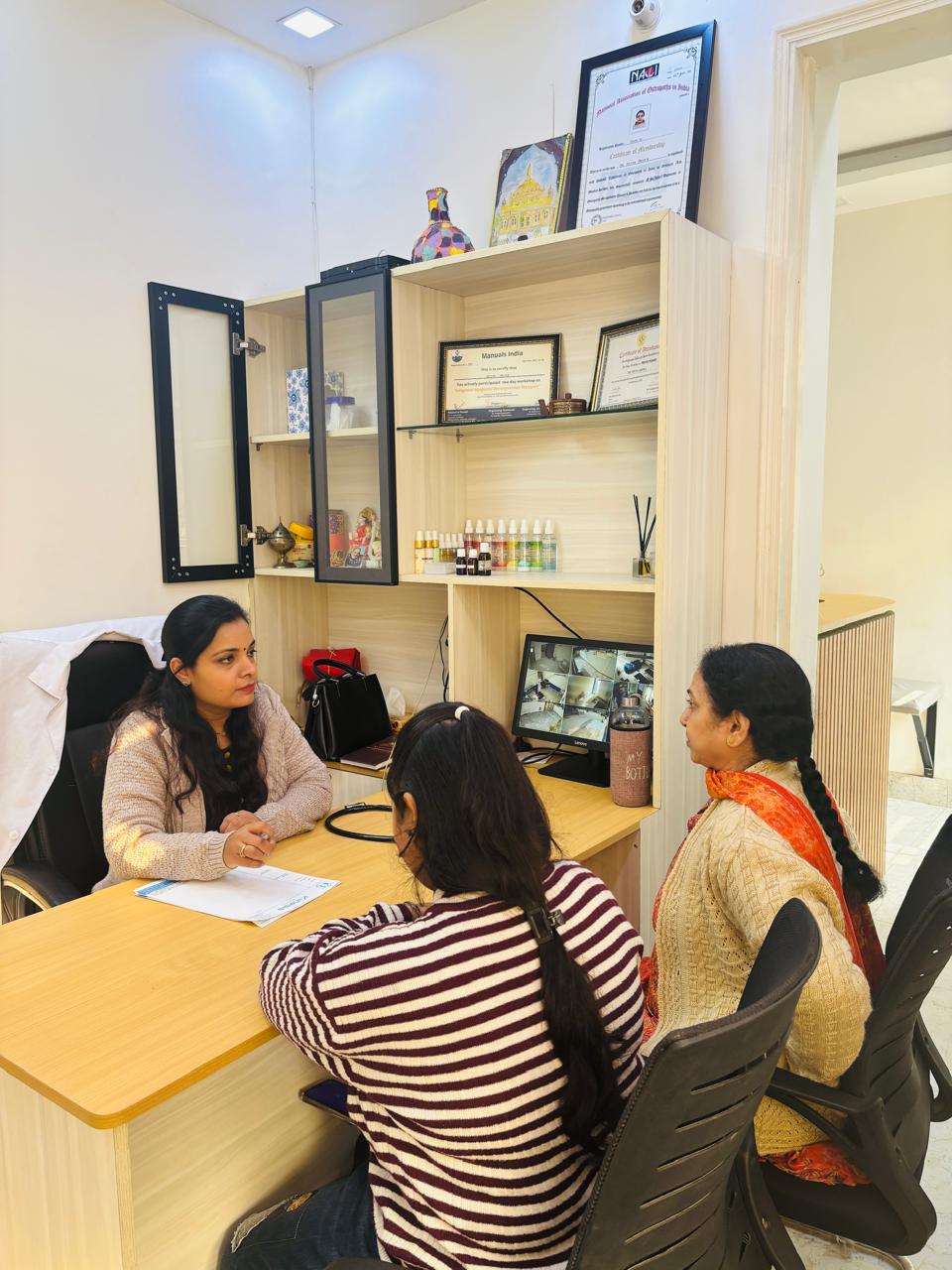 One-on-one physiotherapy care in Noida